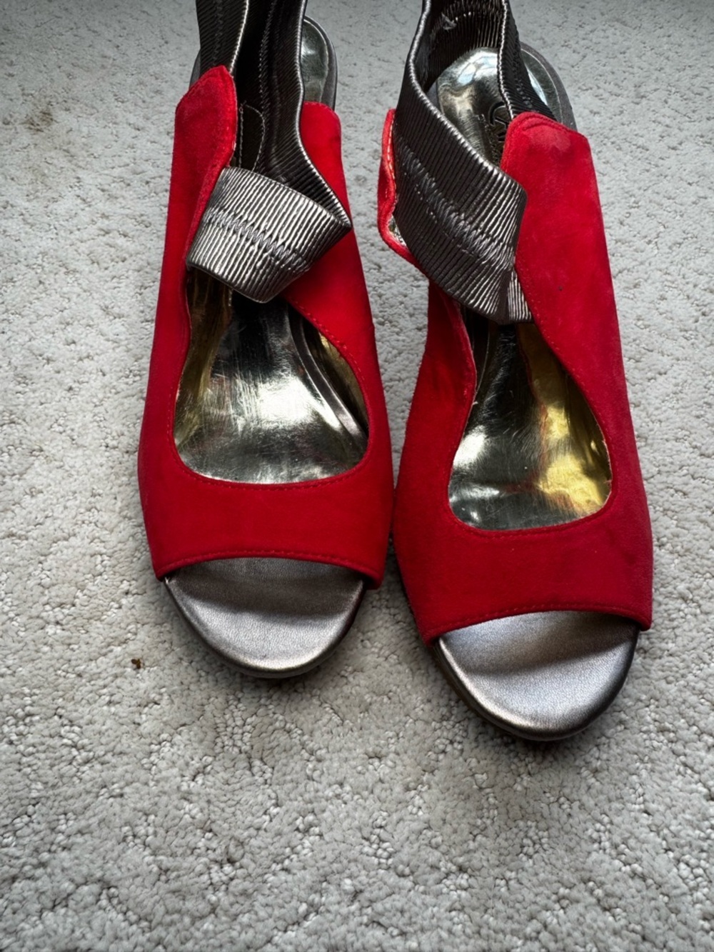 Carlos Santana Coral Suede Open-Toe Heels with Metallic Accent size 6 - Picture 4 of 8
